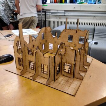 Intra απο ξύλο plywood 3mm-4mm πάχος - Τοπίο κατεστραμμένου κτηρίου Δίασταση 30x30 cm Intraeaxys-joedjl91 - Image 3