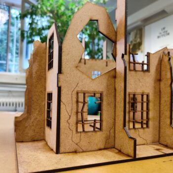 Intra απο ξύλο plywood 3mm-4mm πάχος - Τοπίο κατεστραμμένου κτηρίου Δίασταση 30x30 cm Intraeaxys-joedjl91 - Image 4