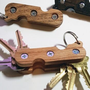 Intra απο ξύλο plywood 3mm-4mm πάχος - Μπρελόκ του ελβετικού στρατού Δίασταση 5x5 cm Intraeaxys-91jdwvl1 - Image 1