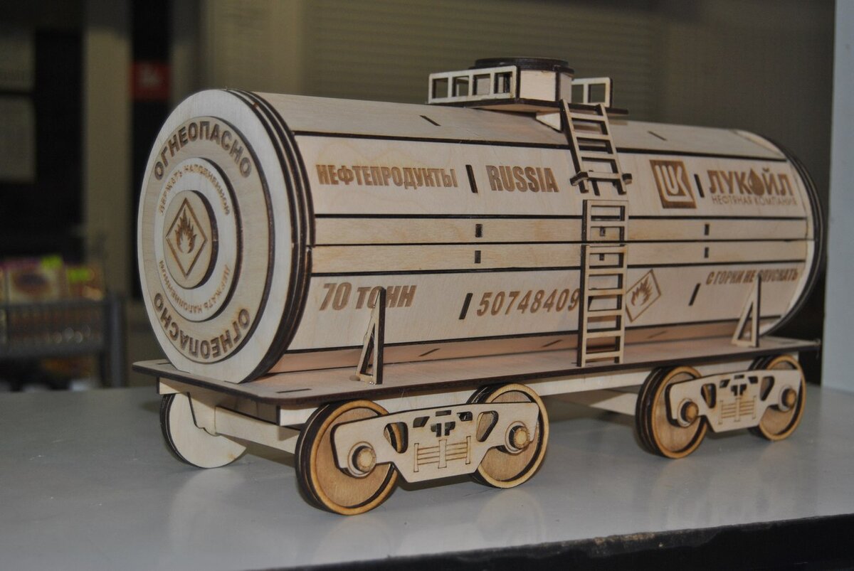 Intra απο ξύλο plywood 3mm-4mm πάχος - вагон жд Δίασταση 30x30 cm Intraeaxys-eo22k6o8