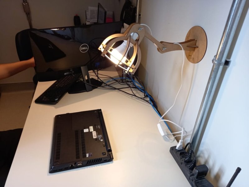 Intra απο ξύλο plywood 3mm-4mm πάχος - Ξύλινο επιτοίχιο φωτιστικό Δίασταση 30x30 cm Intraeaxys-eo058091