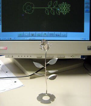 Intra απο ξύλο plywood 3mm-4mm πάχος - Τριαντάφυλλο Δίασταση 30x30 cm Intraeaxys-075rpm1z - Image 1