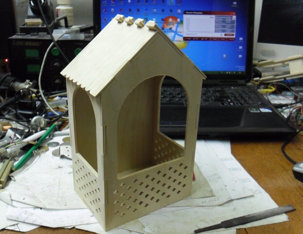 Intra απο ξύλο plywood 3mm-4mm πάχος - ключница Δίασταση 30x30 cm Intraeaxys-qomnlk73