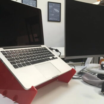 Intra απο ξύλο plywood 3mm-4mm πάχος - Βάση φορητού υπολογιστή Macbook Pro 13 Βάση Δίασταση 30x30 cm Intraeaxys-p7ympz27 - Image 1