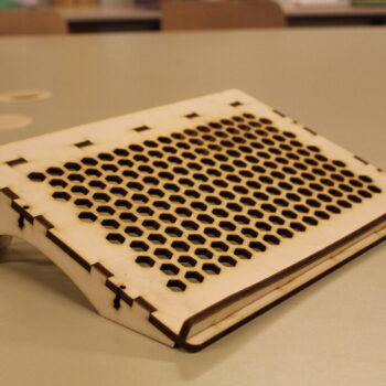 Intra απο ξύλο plywood 3mm-4mm πάχος - Ανοίξτε τη βάση φορητού υπολογιστή για φορητούς υπολογιστές 13 ιντσών 15 ιντσών Δίασταση 30x30 cm Intraeaxys-eo20ej67 - Image 1