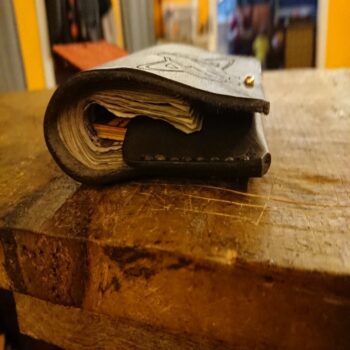 Intra απο ξύλο plywood 3mm-4mm πάχος - Δερμάτινο μοτίβο πορτοφολιού Δίασταση 30x30 cm Intraeaxys-qomm0j8o - Image 1