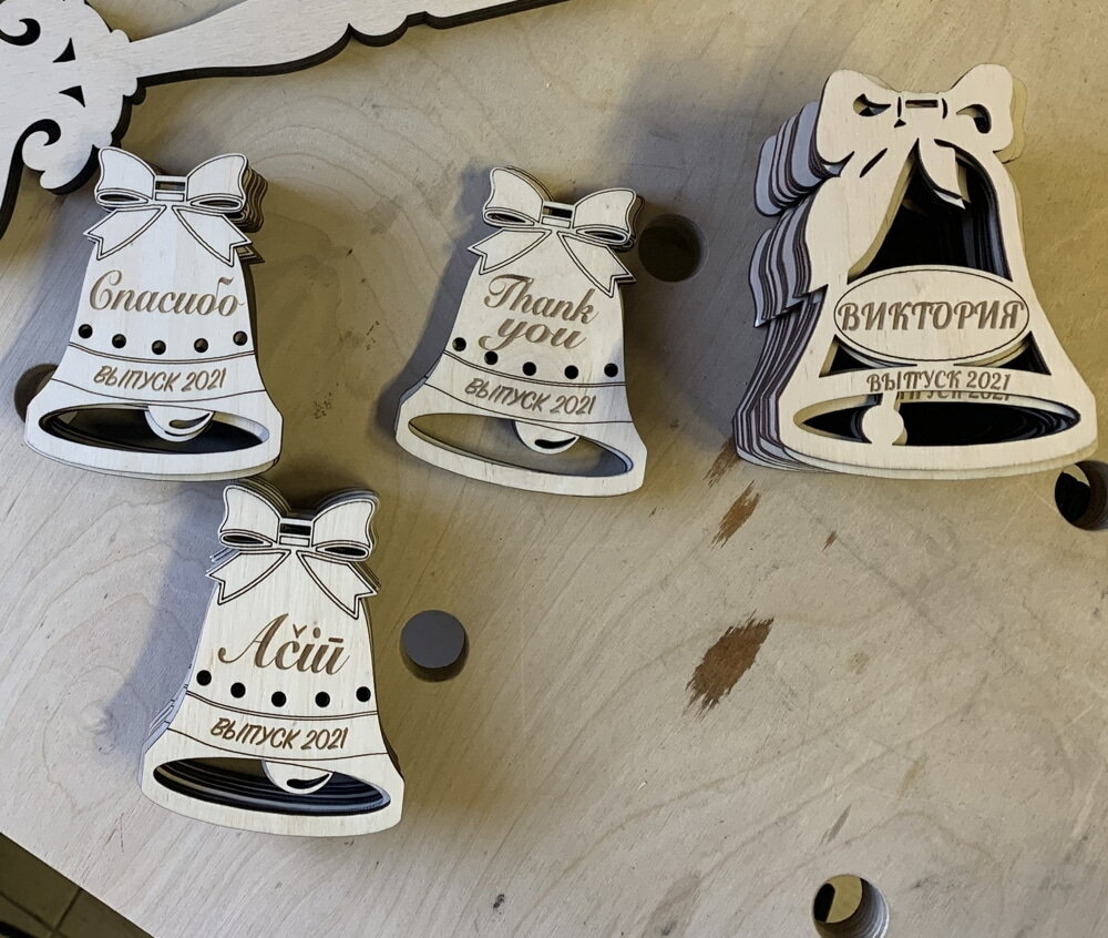 Intra απο ξύλο plywood 3mm-4mm πάχος - Διακοσμητικό Ξύλινο Κουδούνι αποφοίτησης Δίασταση 30x30 cm Intraeaxys-r1z2z3l1