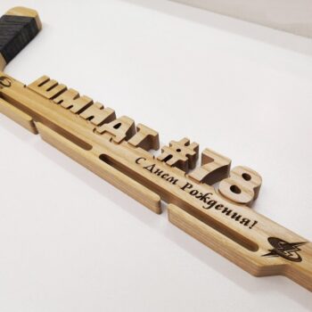 Intra απο ξύλο plywood 3mm-4mm πάχος - Θήκη για μετάλλιο χόκεϊ Κρεμάστρα μετάλλων με ραβδί χόκεϋ Δίασταση 30x30 cm Intraeaxys-zo9y9ny7 - Image 1