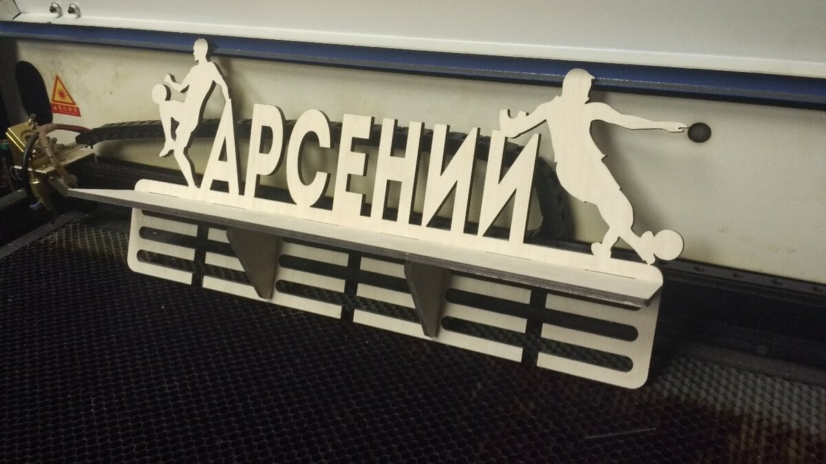 Intra απο ξύλο plywood 3mm-4mm πάχος - Κρεμάστρα μετάλλων Κόντρα πλακέ 6mm Δίασταση 30x30 cm Intraeaxys-91jd2y51