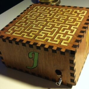 Intra απο ξύλο plywood 3mm-4mm πάχος - Hilbert Curve Ξύλινο Μουσικό κουτί φράκταλ Δίασταση 30x30 cm Intraeaxys-51rr5vm1