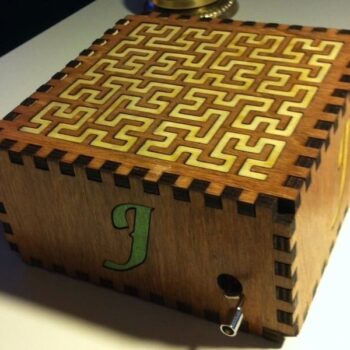 Intra απο ξύλο plywood 3mm-4mm πάχος - Hilbert Curve Ξύλινο Μουσικό κουτί φράκταλ Δίασταση 30x30 cm Intraeaxys-51rr5vm1 - Image 1