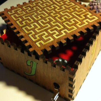 Intra απο ξύλο plywood 3mm-4mm πάχος - Hilbert Curve Ξύλινο Μουσικό κουτί φράκταλ Δίασταση 30x30 cm Intraeaxys-51rr5vm1 - Image 3