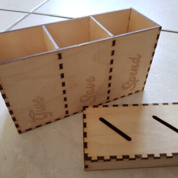 Intra απο ξύλο plywood 3mm-4mm πάχος - Εξοικονόμηση δαπανών Μερίδιο Κουμπαράς 3 Διαμερισμάτων 3 χλστ Δίασταση 30x30 cm Intraeaxys-r1z26zw1 - Image 4