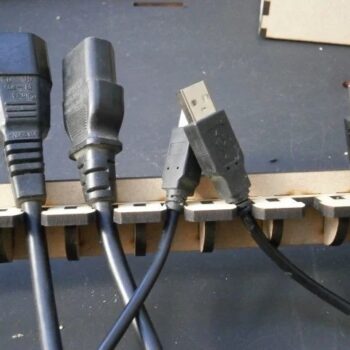 Intra απο ξύλο plywood 3mm-4mm πάχος - Κρεμάστρα καλωδίων USB Δίασταση 30x30 cm Intraeaxys-zo98mzw1 - Image 3