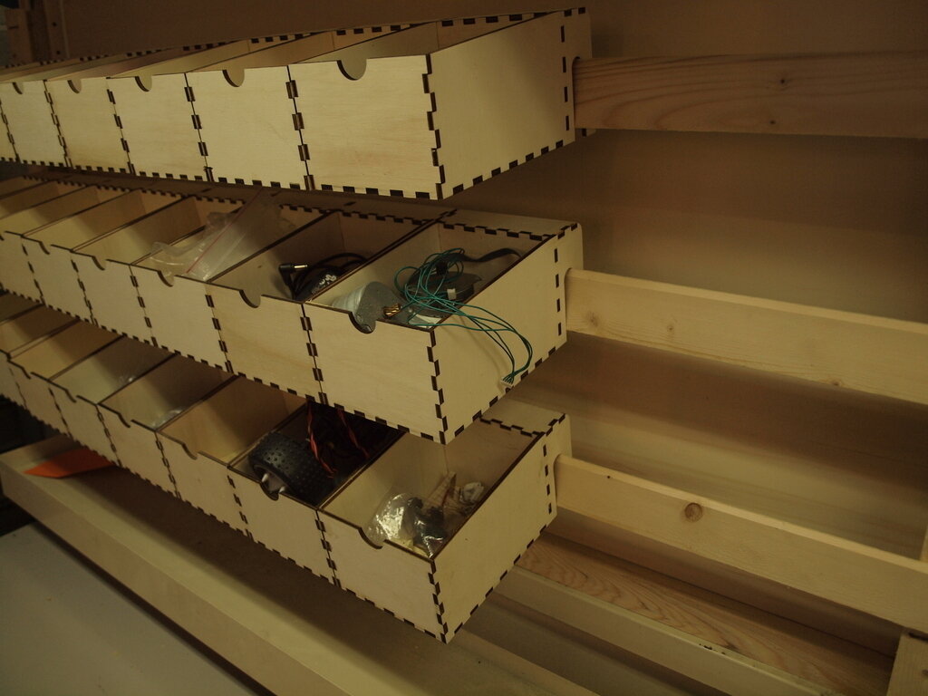 Intra απο ξύλο plywood 3mm-4mm πάχος - Κρεμαστοί Αποθηκευτικοί Κάδοι 4mm Δίασταση 30x30 cm Intraeaxys-eo209dm7