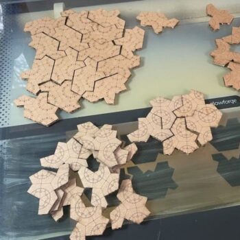 Intra απο ξύλο plywood 3mm-4mm πάχος - Σχήματα Αϊνστάιν Δίασταση 30x30 cm Intraeaxys-51r8rxv7 - Image 1