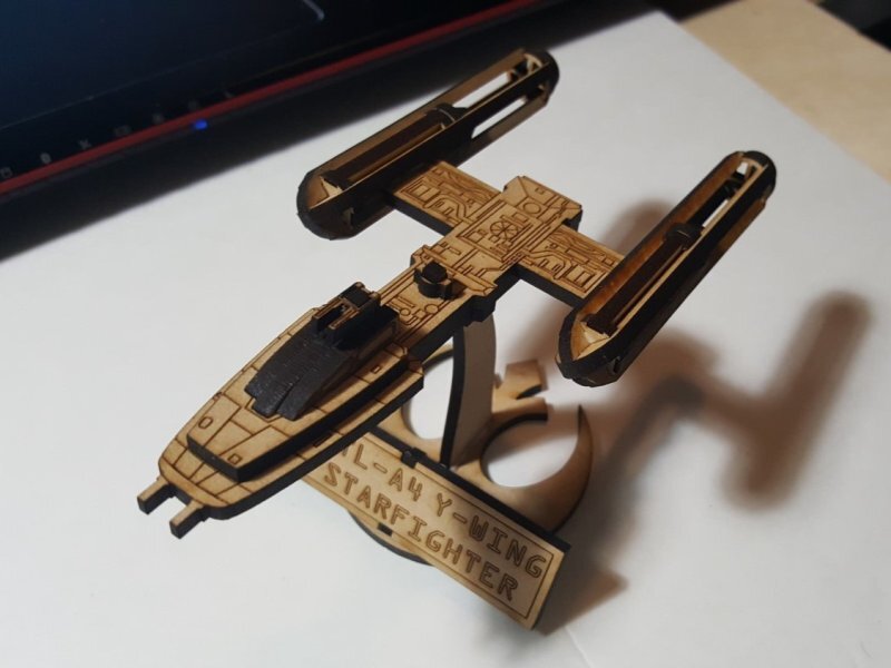 Intra απο ξύλο plywood 3mm-4mm πάχος - Star Wars Y-wing Starfighter Δίασταση 30x30 cm Intraeaxys-eo2yq4m1