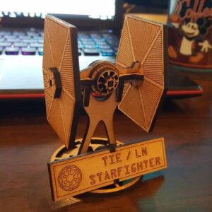 Intra απο ξύλο plywood 3mm-4mm πάχος - Γραβάτα μαχητής με βάση Δίασταση 30x30 cm Intraeaxys-d1lm26go