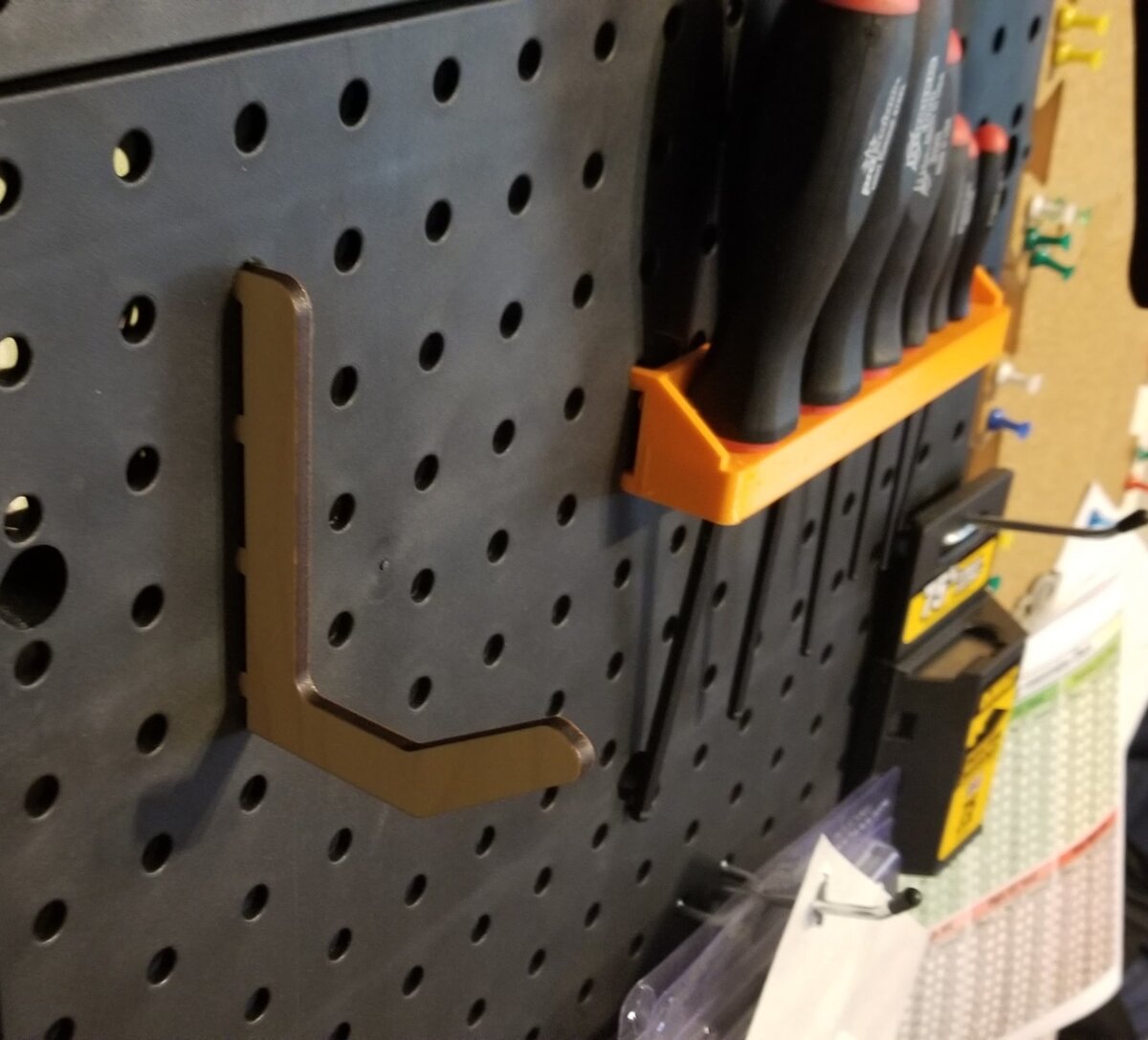 Intra απο ξύλο plywood 3mm-4mm πάχος - Pegboard J Hooks Δίασταση 30x30 cm Intraeaxys-6o3yp9r7