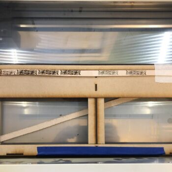 Intra απο ξύλο plywood 3mm-4mm πάχος - Δερμάτινο λουράκι Δίασταση 30x30 cm Intraeaxys-ro6ygm27 - Image 1