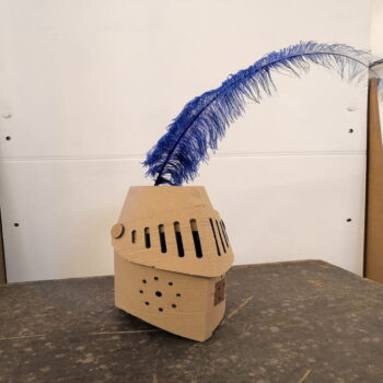 Intra απο ξύλο plywood 3mm-4mm πάχος - Κράνος Ιππότης από χαρτόνι Δίασταση 30x30 cm Intraeaxys-r1z24nm1 - Image 1