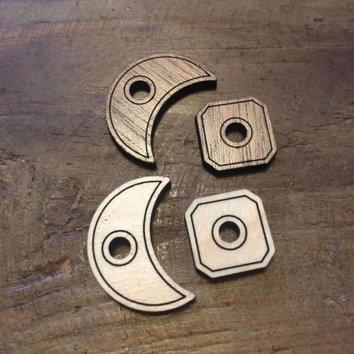 Intra απο ξύλο plywood 3mm-4mm πάχος - Lords Of Waterdeep Wooden Coins Δίασταση 30x30 cm Intraeaxys-voq2j5qo