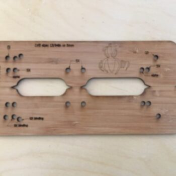 Intra απο ξύλο plywood 3mm-4mm πάχος - Πρότυπο οπής στερέωσης Freebord Δίασταση 30x30 cm Intraeaxys-ro6dyv67 - Image 1